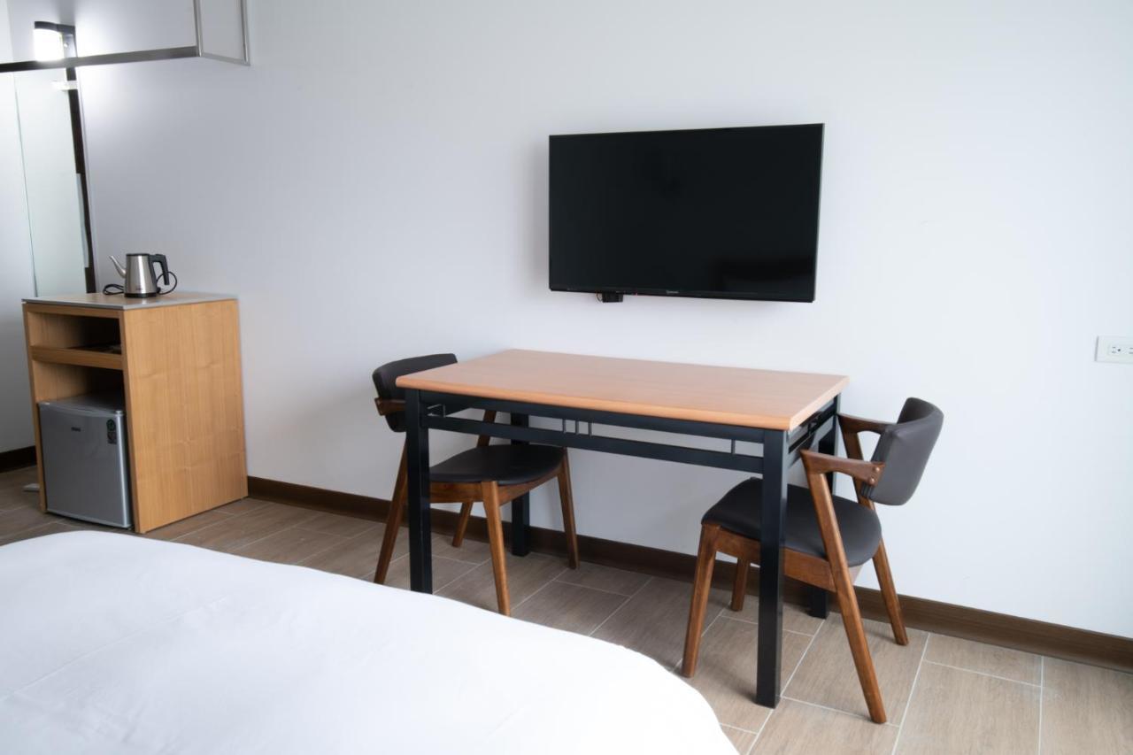 LIANN Hotel Taichung Buitenkant foto